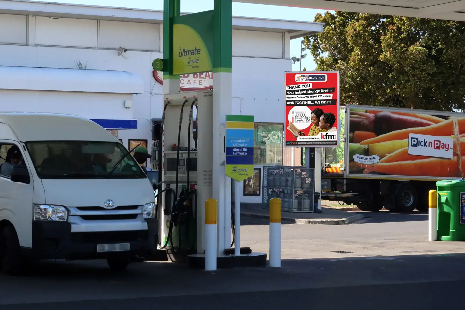 Lotto Star Rosemead BP billboard, Tractor Outdoor digital OOH network