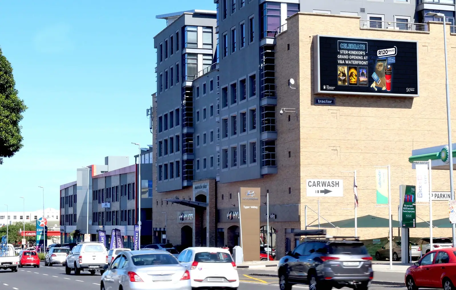 Ster-Kinekor digital billboard Cape Town, Tractor Outdoor OOH network